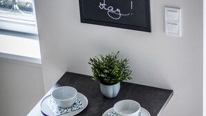 Apartment (Split Level) | Makan dalam bilik