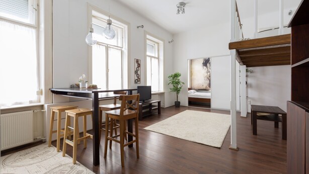 In-room dining - Urban Beauty Apartment (Budapest)