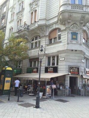 Exterior - Beautiful Real Home (Budapest)