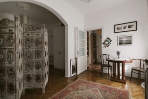 Apartamento | Área de estar | TV de tela plana