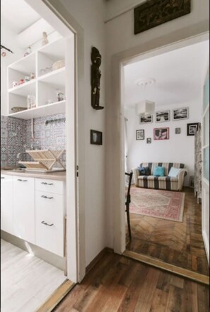 Apartment | Private kitchen | Full-size fridge, microwave, oven, stovetop - Beautiful Real Home (Budapest)