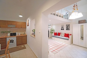 Appartement (Split Level) | Cuisine privée | Grand réfrigérateur, micro-ondes, four, plaque de cuisson