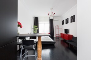 Apartment | Essbereich im Zimmer