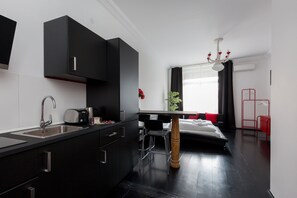 Leilighet | Eget tekjøkken | Kjøleskap, kokeplater og kjøkkenutstyr