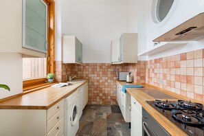 Apartment | Private kitchen | Full-size fridge, microwave, oven, stovetop - Supercentral Spacious Apartment (Budapest)