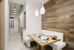 Apartment (Split Level) | In-room dining - Apartment Life (Budapest)