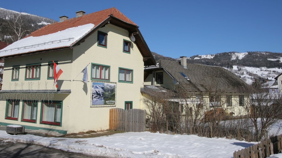 Cozy Apartment in Sankt Margarethen im Lungau near Ski Lift