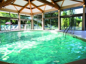 Outdoor pool - Well-kept Apartment in the Lubéron Near a spa Resort (Greoux-les-Bains)