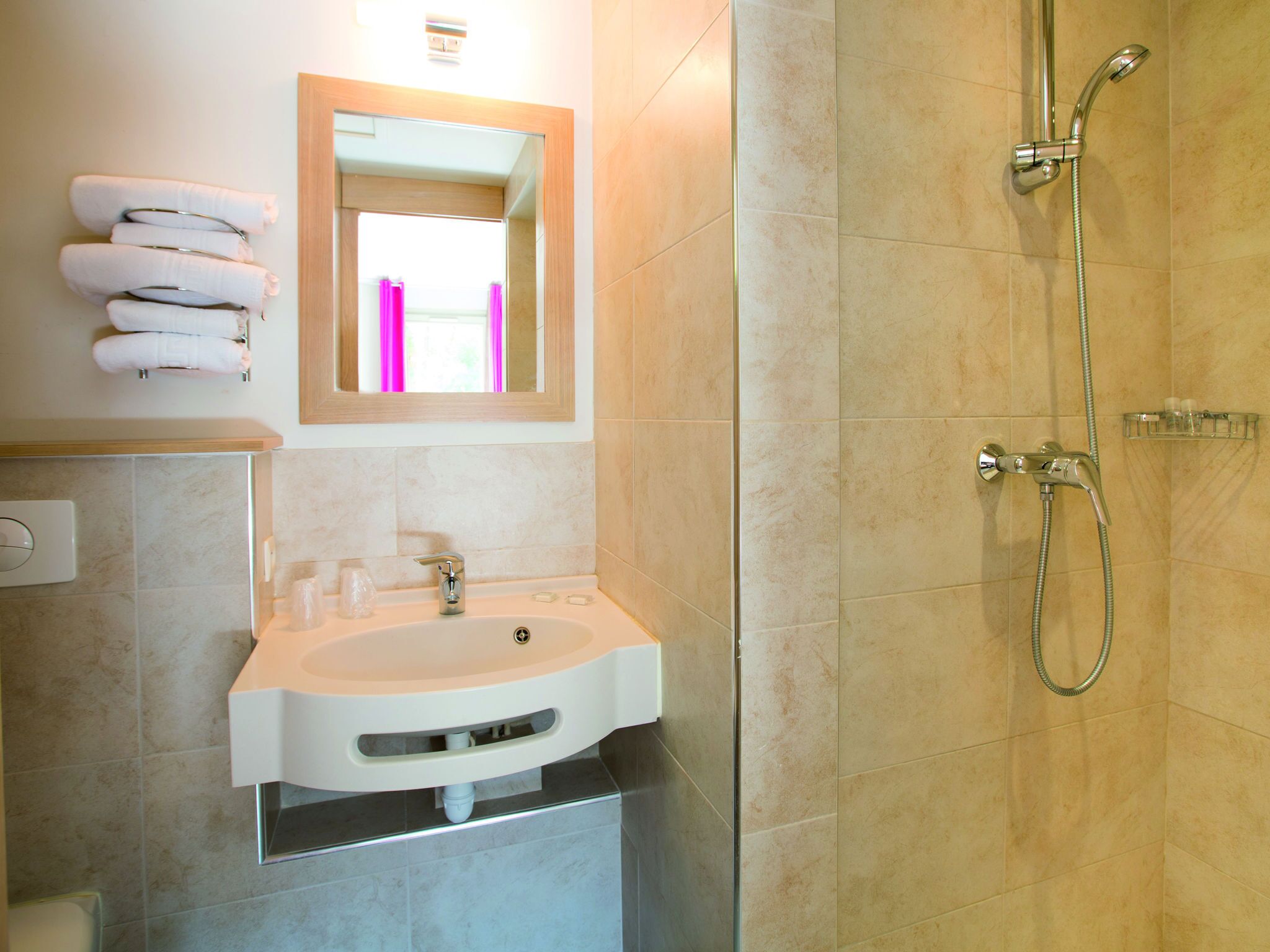 Apartment | Bathroom | Shower, towels