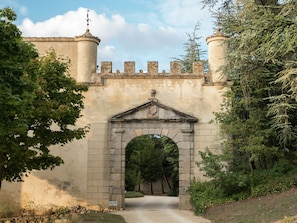 Exterior - Magnificent Apartment in Castle With Garden, Swimming Pool and Next to Golf (Saint-Clair)