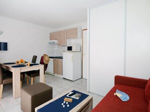 Apartment | Living room - Apartment in Hilltop Setting (Salavas)