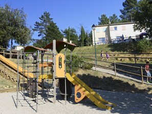 Children's area - Apartment in Hilltop Setting (Salavas)