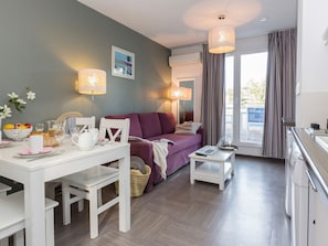 Dining - Well-kept Apartment in a Pleasant Town in the Provençe (Greoux-les-Bains)