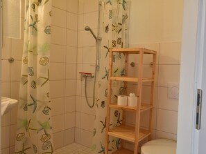Apartment | Badezimmer | Dusche, Haartrockner