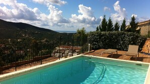 Exterior - Spacious Villa With Panoramic Views, Located in the Provence (La Londe-les-Maures)