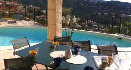 Spacious Villa With Panoramic Views, Located in the Provence