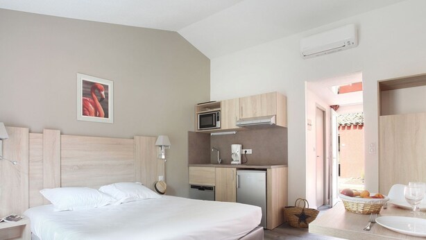 House | Room amenity - Resort in Arles With Pools Near Camargue (Arles)