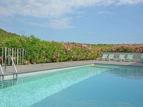 18th Century Farmhouse on a Domain of 1.2 ha With Vineyard, Private Swimming Pool, and Pool House