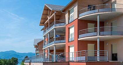 Luxury Apartment With a View of the Mountain Lake of Chorges