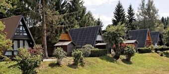 Wooden Chalet with Terrace near Swimming Lake