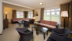 Living room - Villa With Garden Escape (Bad Bentheim)