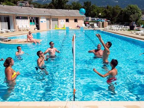 Outdoor pool - Wooden Chalet in the Cozy and Sporty and Beautifull Chorges (Chorges)