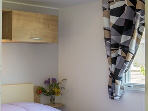 2 bedrooms, cots/infant beds - Wooden Chalet in the Cozy and Sporty and Beautifull Chorges (Chorges)