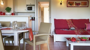 Living room - Comfortable Apartment Located in Authentic Provencal Village (Vernegues)