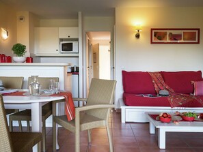 Living room - Comfortable Apartment Located in Authentic Provencal Village (Vernegues)