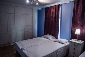 1 slaapkamer, een strijkplank/strijkijzer, gratis wifi, beddengoed