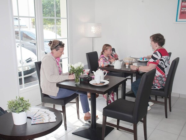 Dining - Apartment in France With Balcony or Terrace (Cabourg)