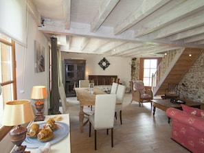 Dining - Gorgeous Holiday Home in Roussines With Terrace (Roussines)