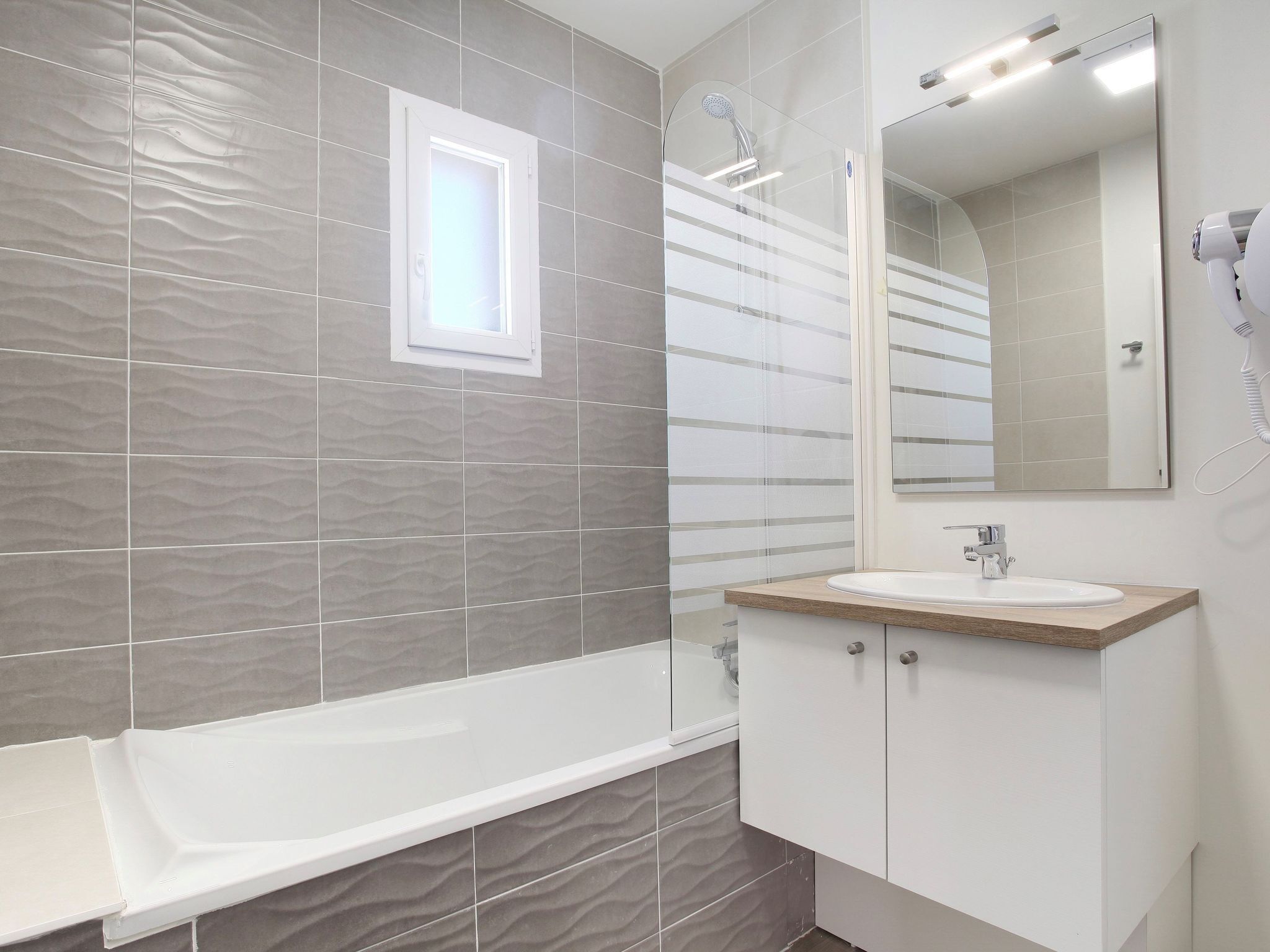 Apartment | Bilik Mandi
