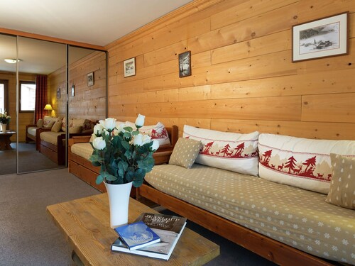 Savoyards and Rustic Apartment in the Heart of Val D'isère