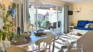 Living room - Bright Studio in French Style Near the Beach of Issambres (Roquebrune-sur-Argens)