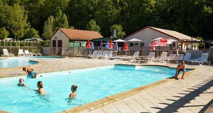 Spacious Tent Lodge With Kitchen, in Nature Outside of Paris