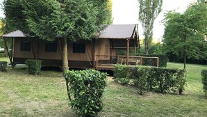 Exterior - Spacious Tent Lodge With Kitchen, in Nature Outside of Paris (Crecy-la-Chapelle)