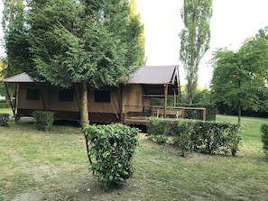 Exterior - Spacious Tent Lodge With Kitchen, in Nature Outside of Paris (Crecy-la-Chapelle)