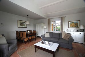 Living room - Villa With Garden Near Beautiful Golf Course (Vasles)