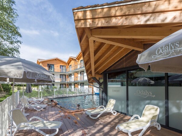 Property grounds - Alpine Escape w/ Pool & Views (Chamonix-Mont-Blanc)