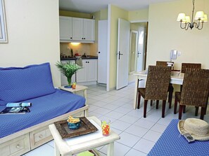 Apartment | Living room - Attractive Studio With a Dishwasher, in a Cozy Coastal Town (Le Lavandou)