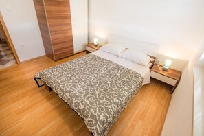 3 bedrooms, free WiFi, bed sheets