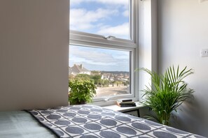 Quarto casal | Escrivaninha, quartos à prova de som, Wi-Fi de cortesia
