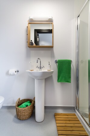 Quarto casal | Pia do banheiro
