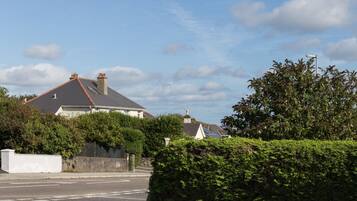 Single Room With Shared Bathroom (Room 3) | Garden view