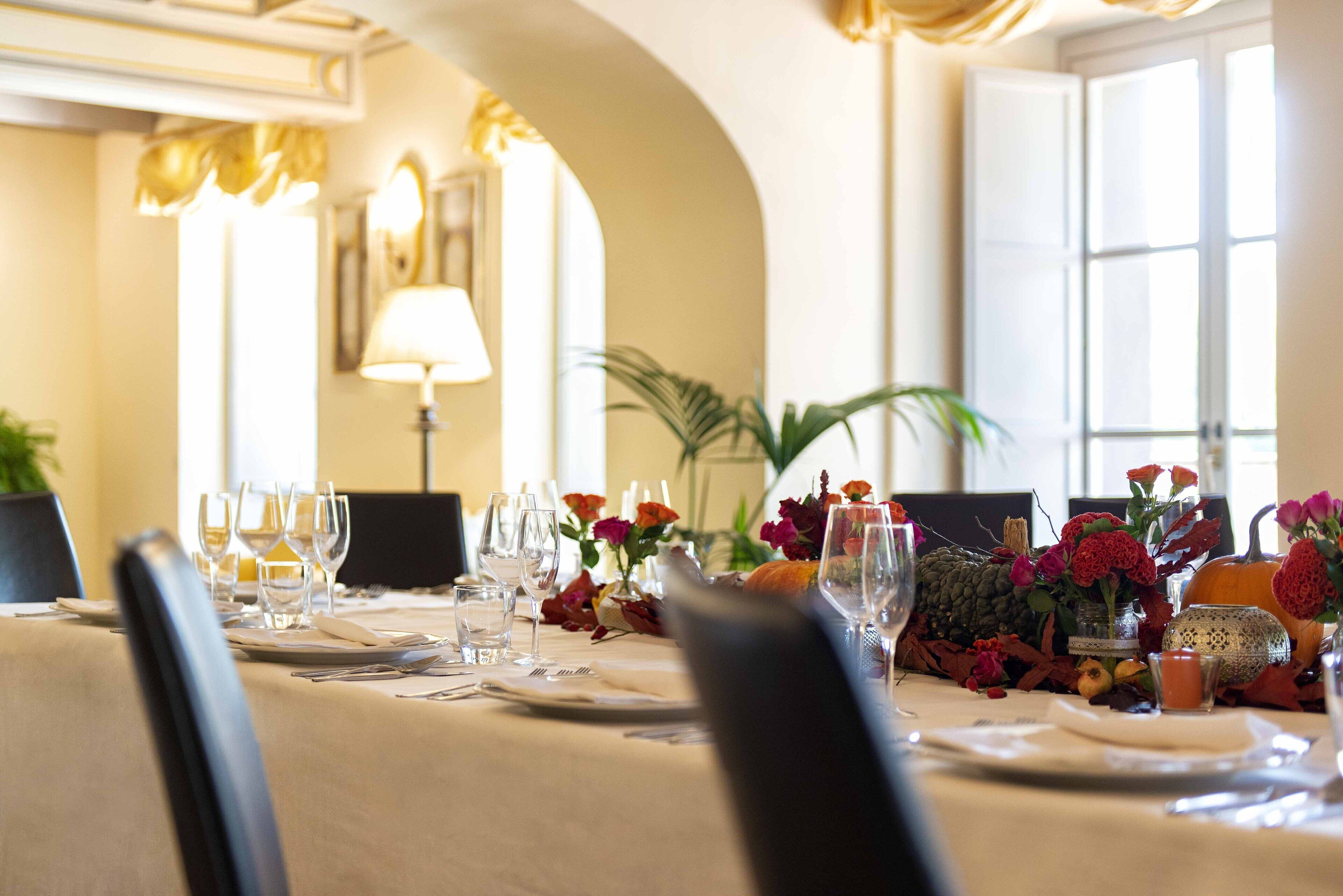 breakfast, lunch and dinner served