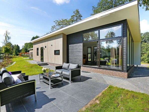 Exterior - Modern Chalet With Nice Sliding Doors Near Lochem (Lochem)