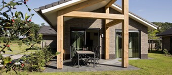 Attractive Bungalow with Covered Terrace near Veluwe