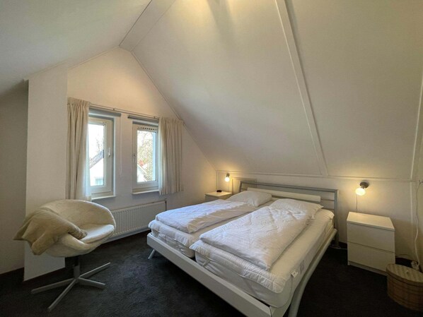 2 habitaciones, muebles diferentes y ropa de cama 