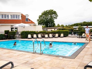 Chalet | Pool | Outdoor pool - Well-kept Chalet With Dishwasher, in Noordwijk Near the Sea (Noordwijk)